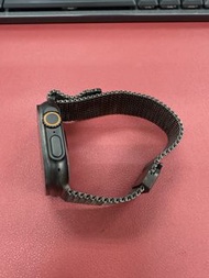 Apple Watch Ultra 2 (GPS + 行動網路)；49 公釐黑色鈦金屬錶殼；黑色鈦金屬米蘭式錶環 - S