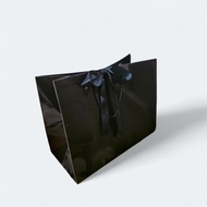 Classic BW Paperbag Plain Black Glossy 32.5x16x25