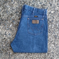 W32/37 Second-Hand Wrangler Jeans Model 13MWZPW Actual Waist Measurement 37" Total Length 47" Leg Bo