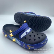 รองเท้าแตะ Crocs Cars Spot 95 สำหรับผู้ชายผู้หญิง - รุ่นคู่รักชายหาดปี 2025