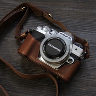 Suitable for Olympus EM10 3 Camera Case em10iii Third Generation Base EM10II/EM10IV Half Set Handle