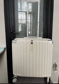 100%new 18 inch 全新18吋手提登機行李箱，交收時間地點互就！