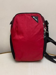 正貨 全新 Pacsafe Vibe 200 Anti-Theft Compact Travel Bag - Goji Berry 防水防盜防鎅側斜袋