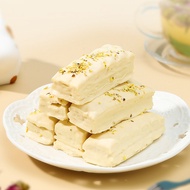 Puff pastry Baked traditional pastry snacks 千层酥松塔酥烘焙传统糕点零食
