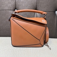 Loewe 焦糖色牛皮銀釦小號Puzzle