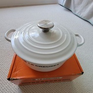 Le Creuset 白色圓形鑄鐵鍋 20×20