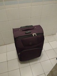 紫色行李箱