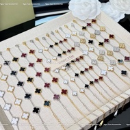 A four-leaf clover bracelet, stainless titanium four-leaf clover bracelet A