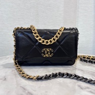 Chanel黑羊皮菱格金釦19下蓋6卡woc斜背包