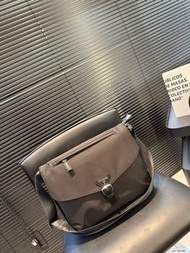 全新2️⃣星期到貨‼️Prada 郵差包