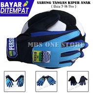 Children's Goalkeeper Ball Gloves Finger Protection MBS470 Futsal Ball Goalkeeper Gloves Anti-Slip Sole C O D Can Pay On The Spot