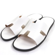 全新未使用 HERMES Izmir H Motif 皮革拖鞋，白色，42 碼，義大利製造，附鞋盒和防塵袋。