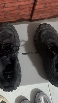 Balenciaga  defender