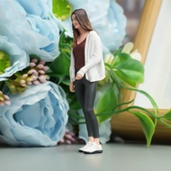 [trdfdv] 1:18 Girl in Sweater Model 3D Character Models Collectible Photo Prop Tiny People Figurine 