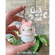 GANTUNGAN Duck in a Hat Keychain/Crochet Duck with Hat Keychain/Duck Crochet Keychain/Duck Keychain/
