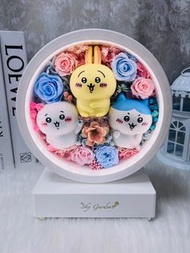 藍芽喇叭 Chiikawa 吉伊卡哇 兔哥 Usagi 烏薩奇 小八 白熊 小白熊 小夜燈 永生花 燈 玫瑰 保鮮花 花束 公仔花 繡球花 花 生日 禮物 情侶 閨蜜 畢業 結婚禮物 情人節禮物 母親