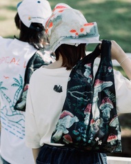 可摺疊購物袋，附拉鍊收納袋