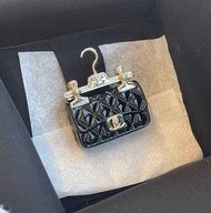 Chanel 23c 包包心口針