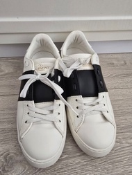 Valentino 黑色間條小白鞋