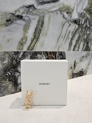 YSL 聖羅蘭 金色 Logo 胸針