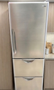 移民日立牌Hitachi refrigerator，三門雪櫃一級能源，有自動製冰，底層冰格，空間大擺放容易。。。