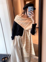 Celine 字母印花圍巾