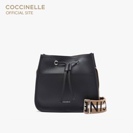 COCCINELLE กระเป๋าสะพายผู้หญิง รุ่น RAQUEL BUCKET BAG 230201 สี NOIR/CUIR