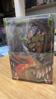 Hot Toys Cosbaby Venomized Groot Figure