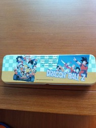 Ellon龍珠鐵筆盒、金毛獅王貼紙、筋肉人貼紙、幪面超人咭、太空戰士咭、作者衛斯理、王可馬封面《蜂雲》1978年7月初版、送15本明窗出版社衛斯理小說