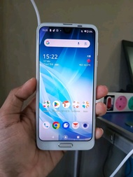 handphone android Sharp Aquos r2