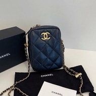 芯片款 Chanel香奈兒 黑金幻彩荔枝牛皮 子彈頭風衣調節扣 豎版鏈條手機包