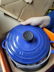 Le Creuset 藍色琺瑯鑄鐵鍋圓鍋 18cm(電木頭-內鍋白