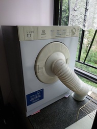Indesit 排氣式乾衣機