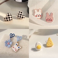 D48-51 S925银针趣味可爱卡通煎蛋奶酪耳钉日韩简约小巧不对称耳环女耳饰 S925银针棋盘格爱心耳钉女黑白格子秋冬耳钉2021新款潮高级感耳饰 Grid Black and white Cute