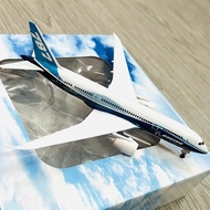 Boeing B787 Dreamliner Aircraft Model – 1:400 Scale Model with Display Base, Beautiful Glossy Powder