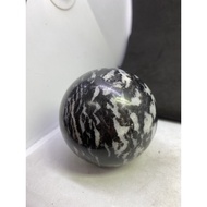 D1592 Natural Ore/Black White Zebra Ball Size Approximately Diameter 67.4mm Weight: 465g