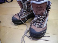 女mont-bell Gore-Tex 登山鞋