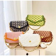 Este Chain Handle Tweed Bag