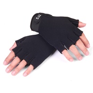 511 Fingerless Gloves, 511 Sunscreen Gloves, Black and Camouflage fashion model