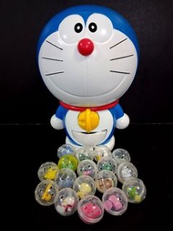 二手 Bandai 多啦A夢 叮噹扭蛋機 包括：6+11=17個扭蛋球