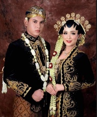 jasa edit foto biasa jadi foto pasangan pengantin adat jawa di cetak via WA