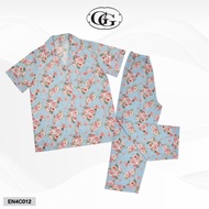 G&G ชุดนอน เสื้อแขนสั้นคอปก กางเกงขายาว ผ้าคอตตอน ลายดอกกุหลาบ EN4C012 สีฟ้า (SX)