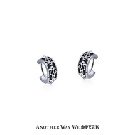 ANOTHER WAY WE SPEAK ต่างหูเงินแท้ รุ่น CRUCIFIX II CLASSIC FIT สีเงิน