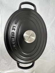 Le Creuset 橢圓形鑄鐵鍋