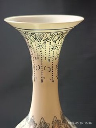 「白如玉、薄如紙、明如鏡」薄胎瓷花瓶