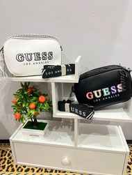 กระเป๋า Guess สะพายข้าง สีดำ สีขาว