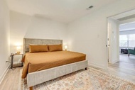 Mid-Town Cave for 6 Guests 3 Bedroom 1 Bath