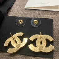 香奈兒chanel 23k 黑色琺瑯 大款 logo耳針 耳環 二手商品🇹🇼