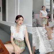 SLYQ BAROQUE RUFFLE LACE TOP & BROCADE SHORTS SET เซตเสื้อแขนกุดลูกไม้แต่งระบายกับกางเกงขาสั้นผ้าทอล