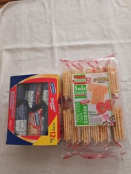 麥維他消化餅及小牧梳打餅，食用期27年4月及2月， 佐敦交收